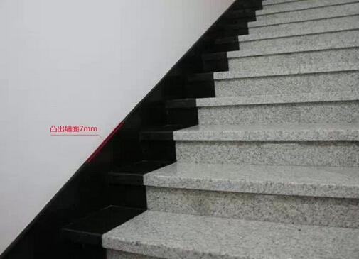 装饰装修施工之楼梯缓台转角处扶手立杆效果
