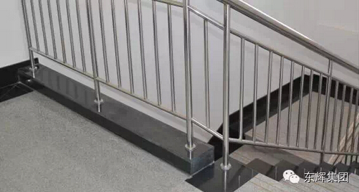 装饰装修施工之楼梯缓台转角处护栏安装效果