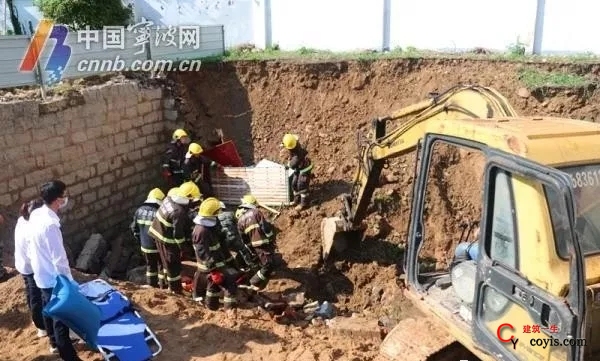 8月21日象山一加油站施工现场塌方三人被埋 1人经抢救无效死亡