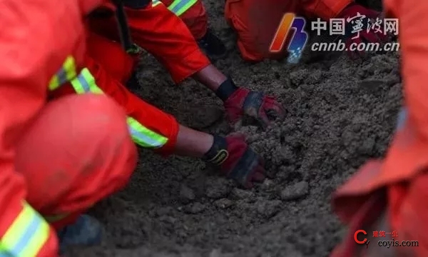 8月21日象山一加油站施工现场塌方三人被埋 1人经抢救无效死亡