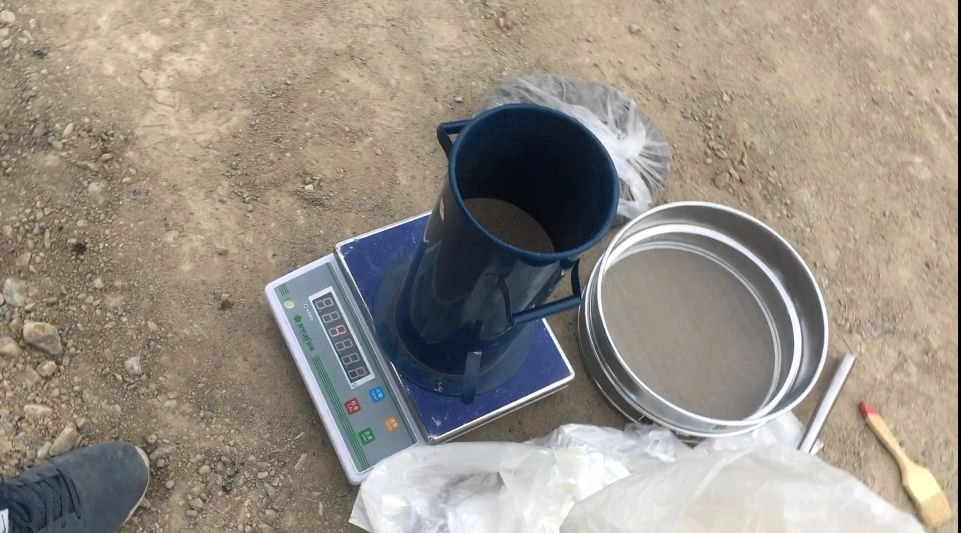 挖坑灌砂法测定压实度试验方法