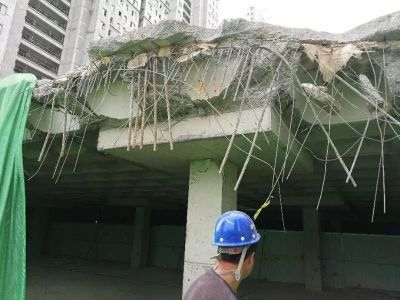 混凝土强度不合格致楼层坍塌!上千业主维权!