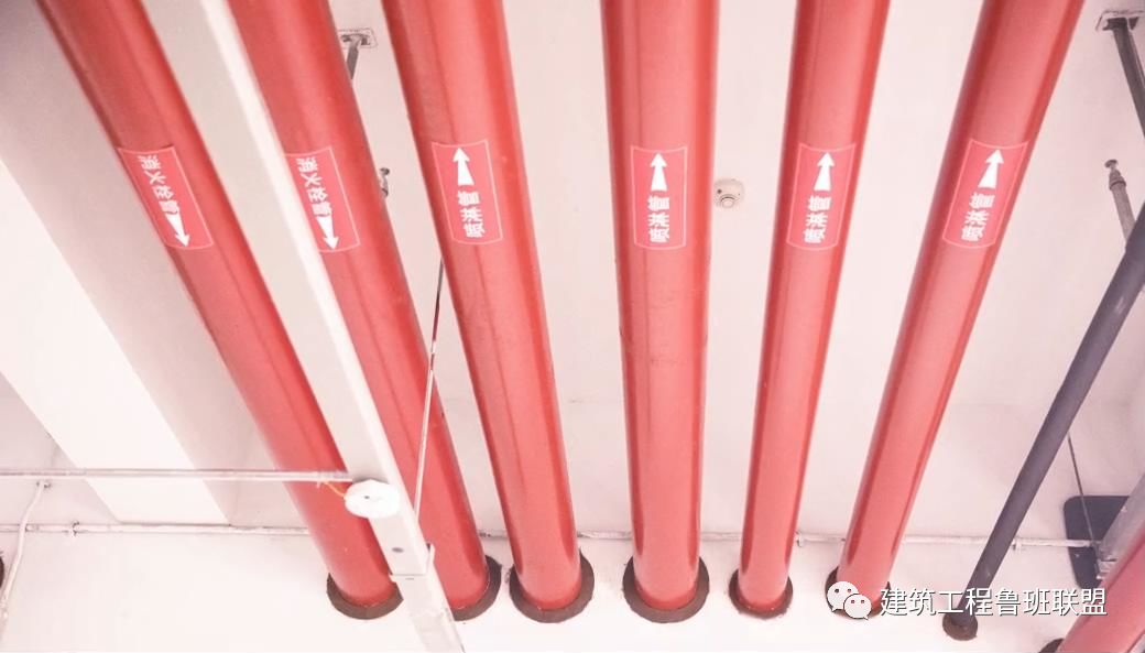 穿墙封堵严密平整,处理细致