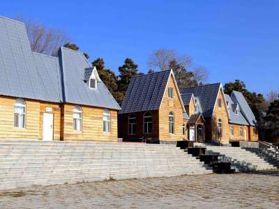 坡屋面是平梁托斜梁还是斜梁托平梁?