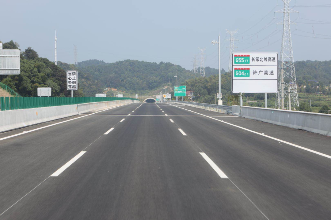 刚刚，全国第一条支持自动驾驶的智慧高速公路通车！