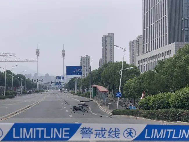 刚刚！温州瓯海突发塌陷，初步判断为临近地块地下室基坑支护桩移位