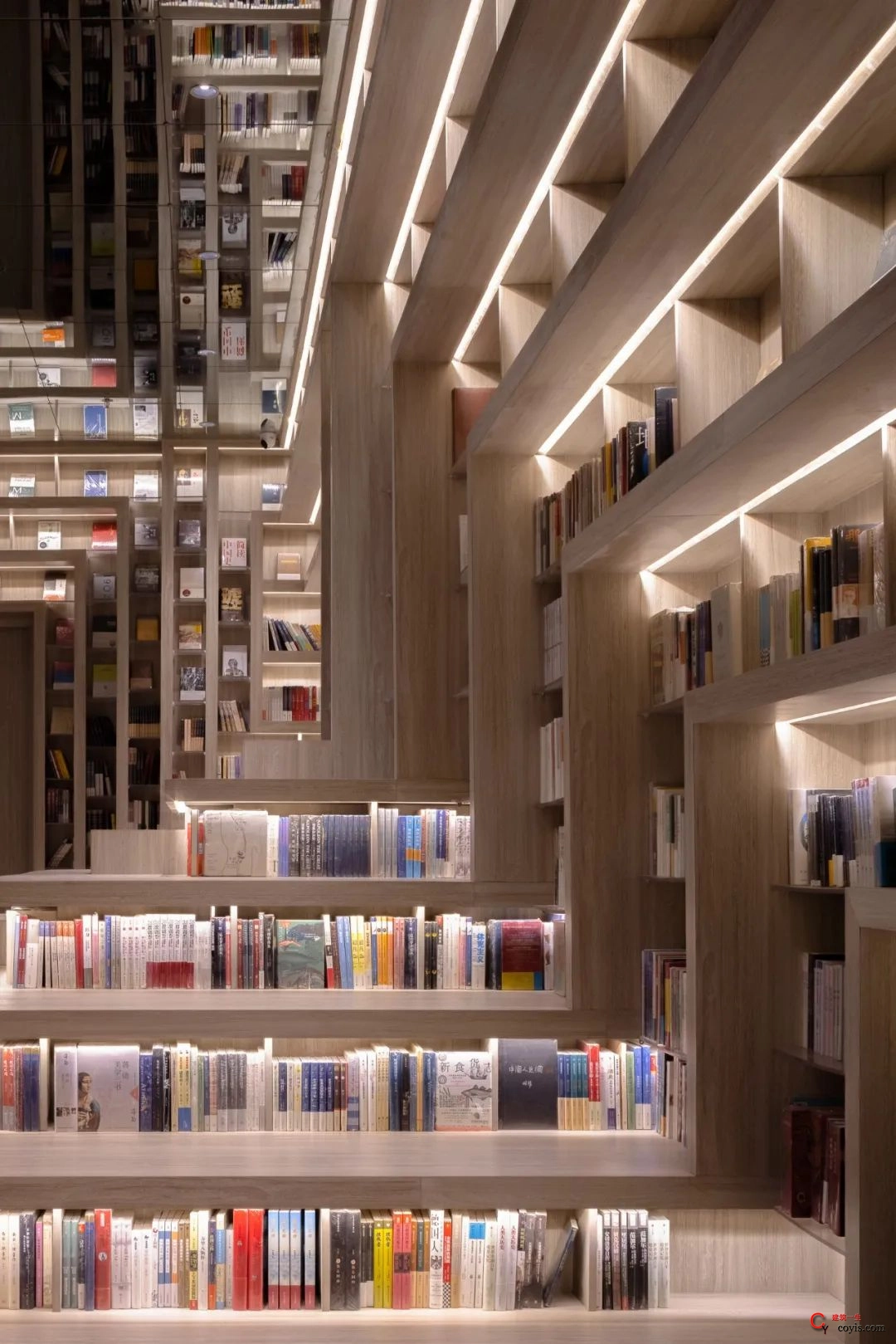 斐波影院X鐘書閣丨一家藏在書店里的電影院，打造出了文藝愛好者的天堂 / 唯想國際