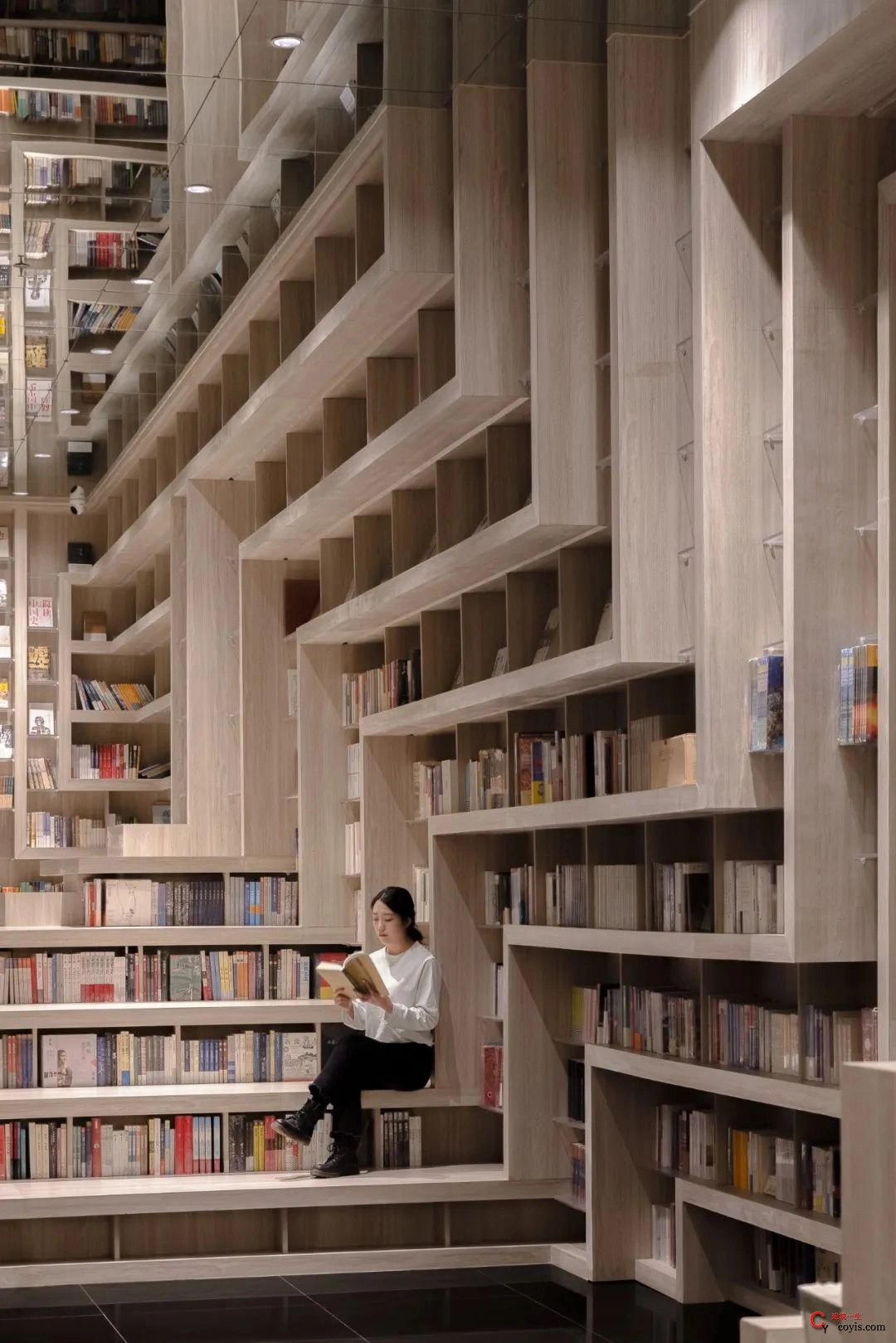 斐波影院X鐘書閣丨一家藏在書店里的電影院，打造出了文藝愛好者的天堂 / 唯想國際