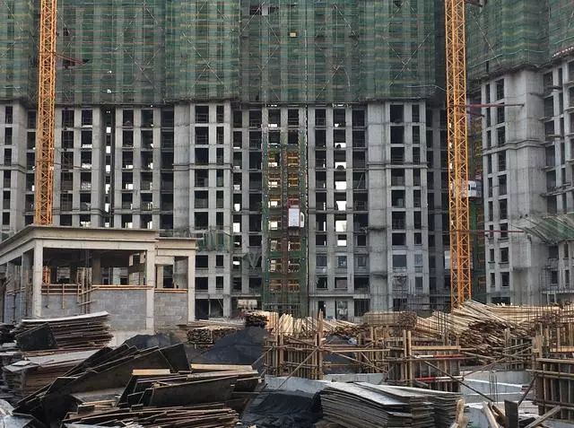 住建部：通过社保中心数据对比，多名公职人员、教师“挂证”被查！