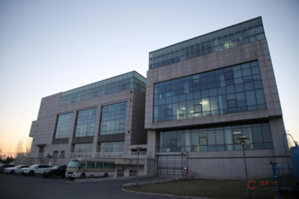 “完工”8年未验收,中建三局造出“北京危楼”