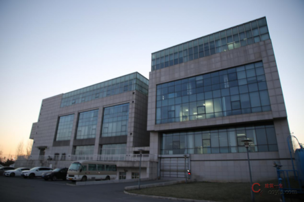 “完工”8年未验收,中建三局造出“北京危楼”