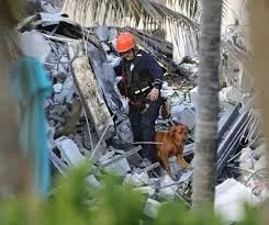 美国版“豆腐渣”公寓大厦突然坍塌，至少1人死亡，99人失踪！现场相当震撼！