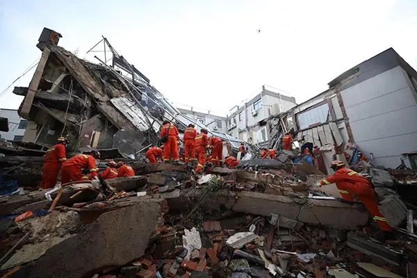 苏州酒店坍塌事故已致8人遇难，仍有9人失联！被困人员实为23名