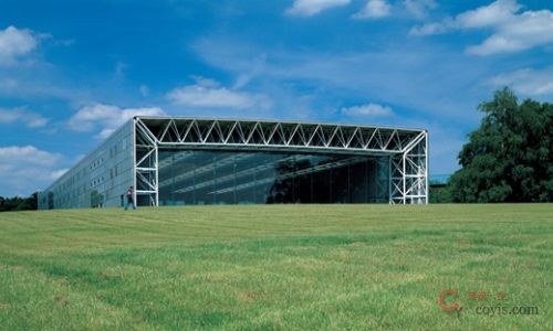 塞恩斯伯里视觉艺术中心(Sainsbury Centre for the Visual Arts)是最早采用高科技风格建造的文化建筑之一