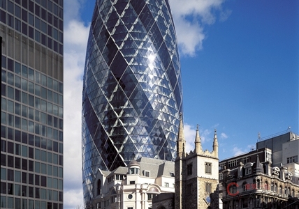 “小黄瓜大厦”(Gherkin)使福斯特家喻户晓。
