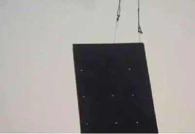 突发！江苏盐城一工地塔吊倒塌，横在路中央！3人被送医治疗