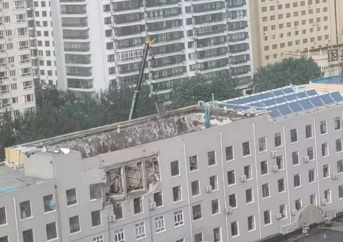 哈尔滨市一办公楼坍塌致11人被困,目前搜救出9人,其中2人已无生命体征