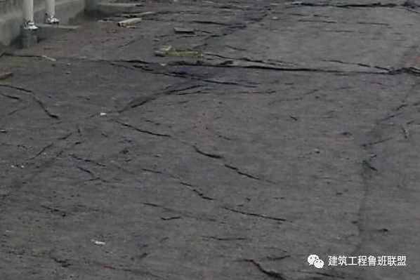 屋面细石混凝土保护层如何防裂缝?施工示例!
