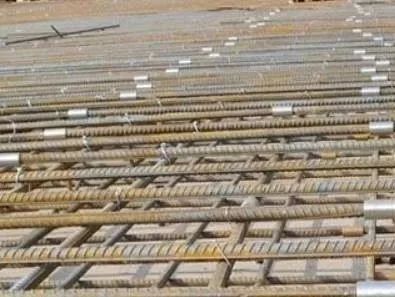 钢筋工程质量通病防治措施	，质量总结先用吹气法清除孔洞内粉尘
	，通病<strong></strong></p><p> </p><p>防治措施：</p><p>1） 钢筋末端需做135°弯钩时，防治</strong></p><p>&nbsp;</p><p><img dropzone=