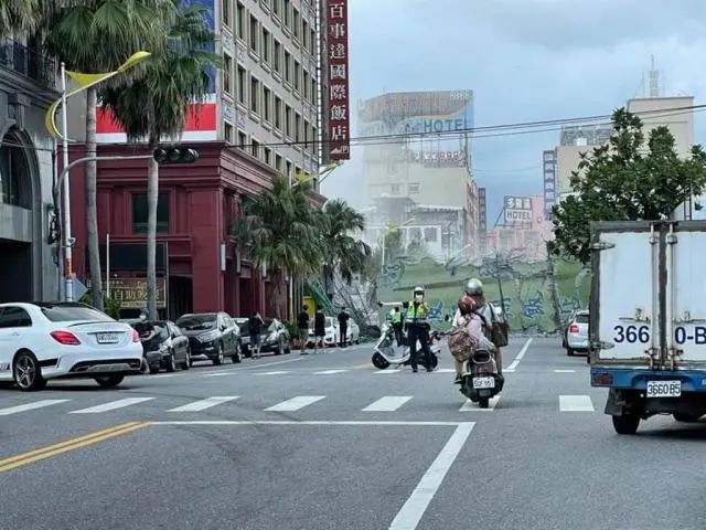 突发！台湾七层楼高饭店倒塌