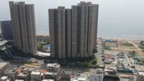 再现“楼靠靠”，两栋楼出现倾斜，检测部门：分缝间距不符，应做处理……