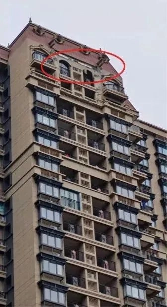 东莞一楼盘屋面飘板坍塌，击穿车库地面！住建局紧急通知！