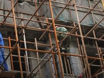 自2022年2月1日，全面禁止用轮扣式脚手架搭设模板支撑系统！未落实的，一律停工整改！荆州市发文