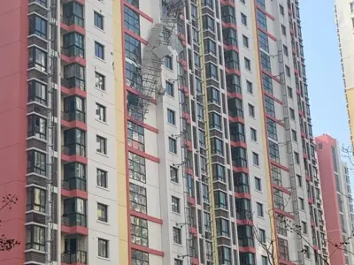 苏州一高层外墙施工平台倾斜,3名工人不幸坠亡