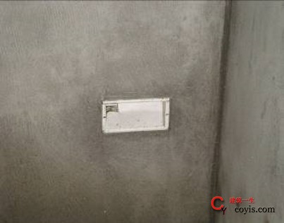 卫生间等电位箱安装标高准确，与砌体间的填塞采用瓜米石且填塞饱满