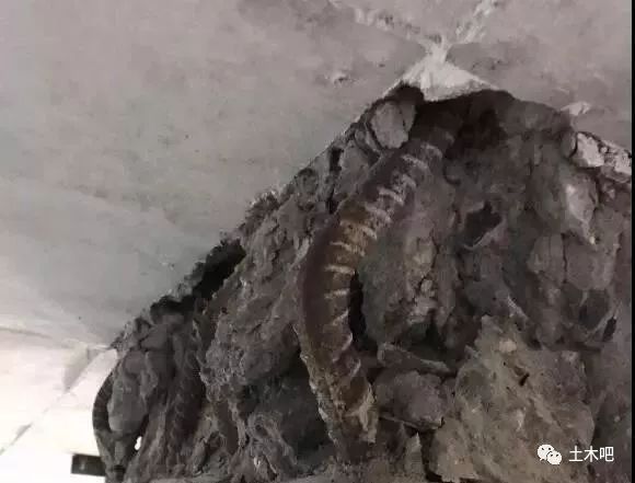 未考虑局部抗浮，柱端压溃！地下结构抗浮问题不能忽视！