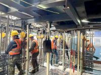 外墙倾斜施工你见过吗?中西部第一高楼斜墙段首次混凝土浇筑顺利完成!