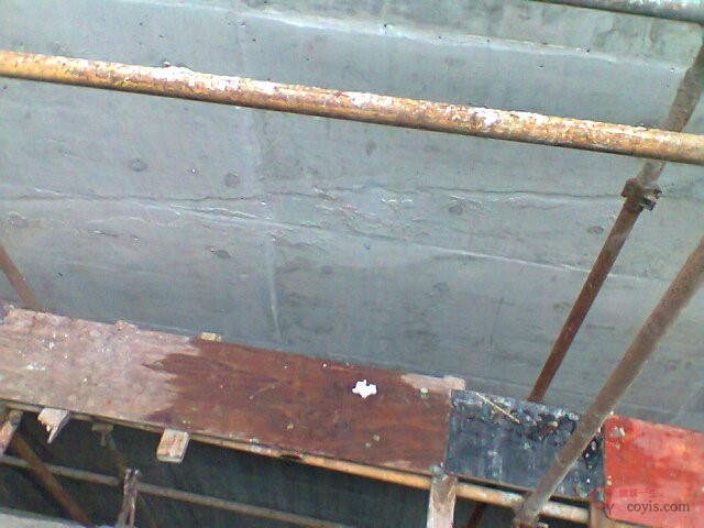 照片3:外墙冷缝