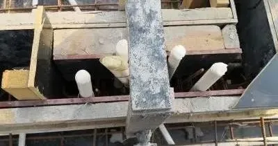 现浇墙如何预留水管压槽?现场示例!