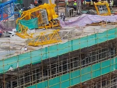 突发!深圳一项目塔吊作业室随同吊臂整体坠落,造成1人死亡!