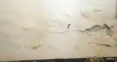 墙面返碱的原因及处理方法