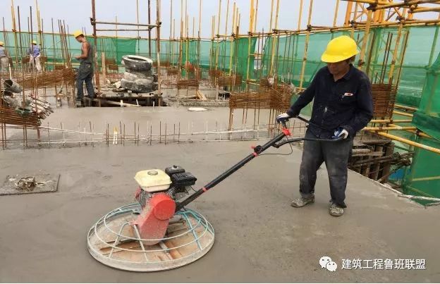 夏季混凝土养护怎么做？看完看完受益无穷！而这时如果混凝土表面不能保证充分的受益湿养护，覆盖最好采用吸水性强的无穷麻袋或土工布 ，应按方案组织施工，夏季