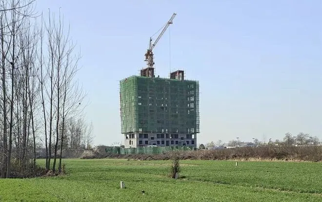 河南麦田“长出”十层高楼，当地回应