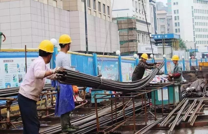 关于钢丝绳绳夹数量、间距和方向的规范要求