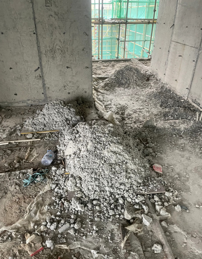 混凝土顶板浇筑漏浆未及时清理