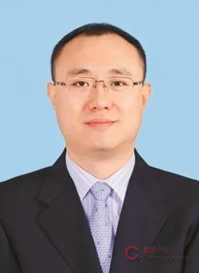 张勇,男,汉族,1974年5月生,山西临县人,1995年7月参加工作,1995年5月加入中国共产党,湖南大学建筑与土木工程专业毕业,大学学历,工程硕士学位,高级工程师、高级经济师。
现任广东省住房和城乡建设厅党组书记、厅长。