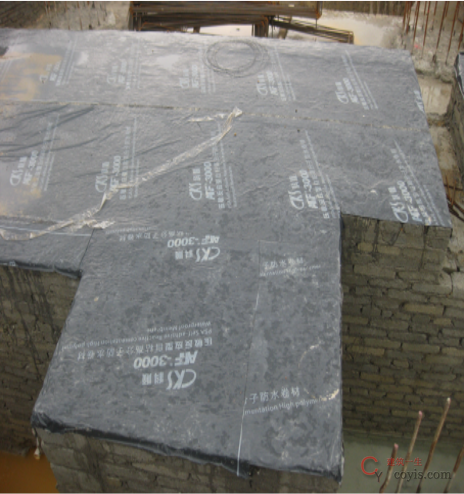 单面粘防水卷材未按要求正面朝上