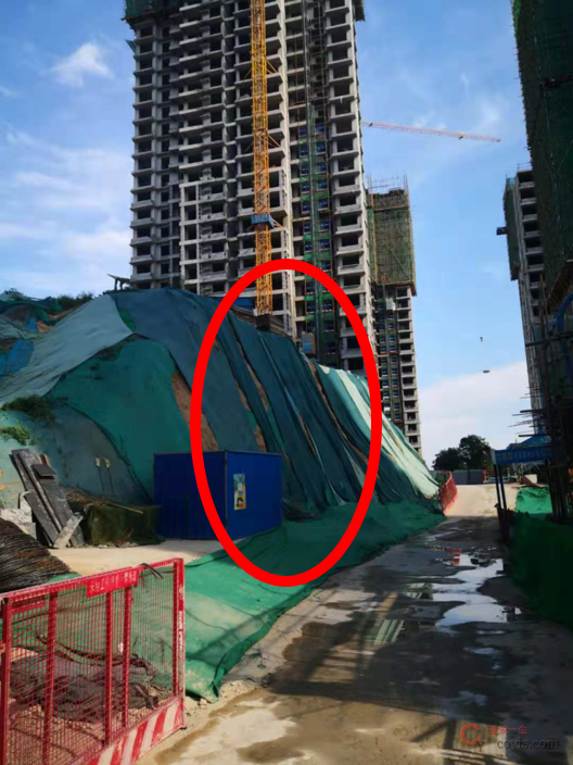 堆土场、下坑坡道等临时边坡管理缺失,支护措施遗漏,造成重大安全隐患。