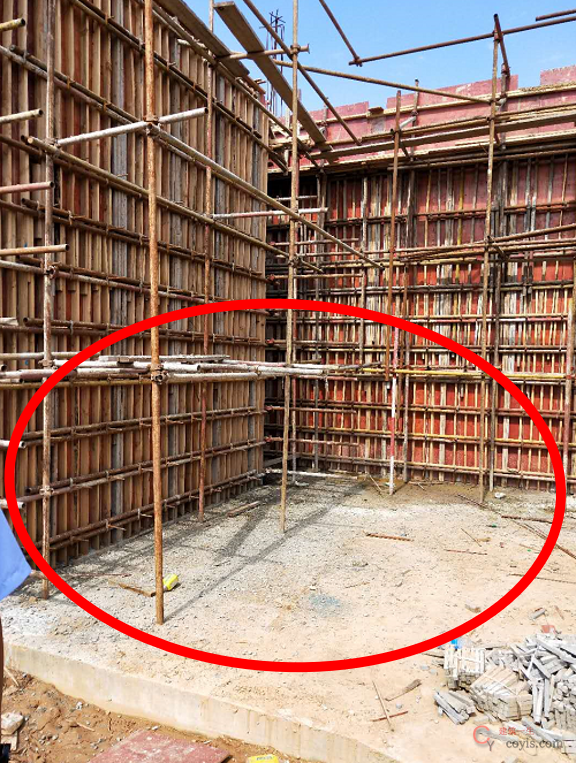 外架扫地杆缺失