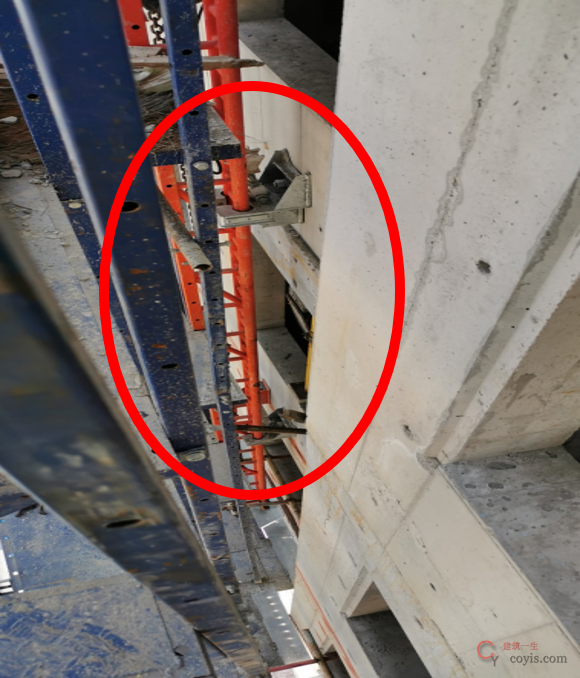 顶层局部缺失支座