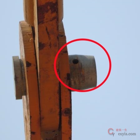 起重臂拉杆连接销轴漏装开口销