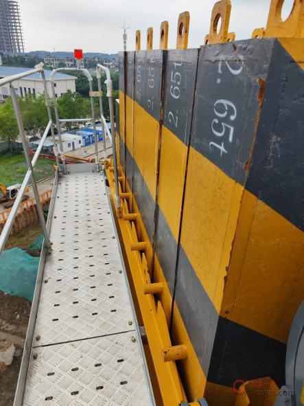 采用螺纹钢筋代替平衡重支承销正确示例