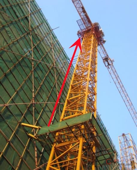 4.3.3 塔身悬臂高度不符合要求 悬臂高度超高