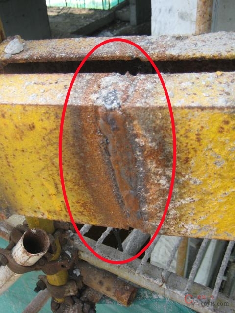 4.3.10 附着杆焊接不规范、不可靠