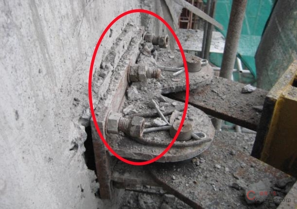 4.3.13 附着耳板支座固定不可靠