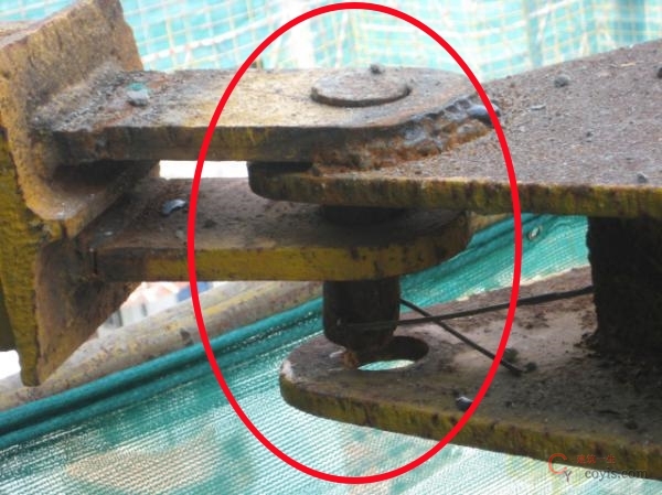 4.3.15 附着杆连接销轴长度不足;附着杆耳板与支座耳板异常焊接